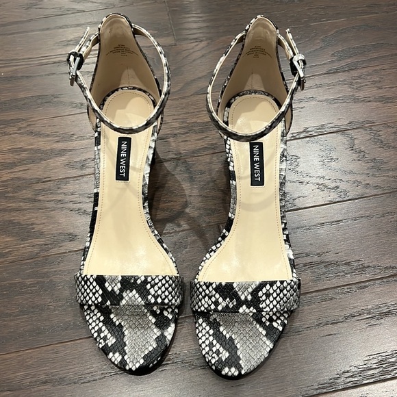 Nine West Pruce 3 Ankle Strap Block Heel Sandals Snake Print - Picture 6 of 7
